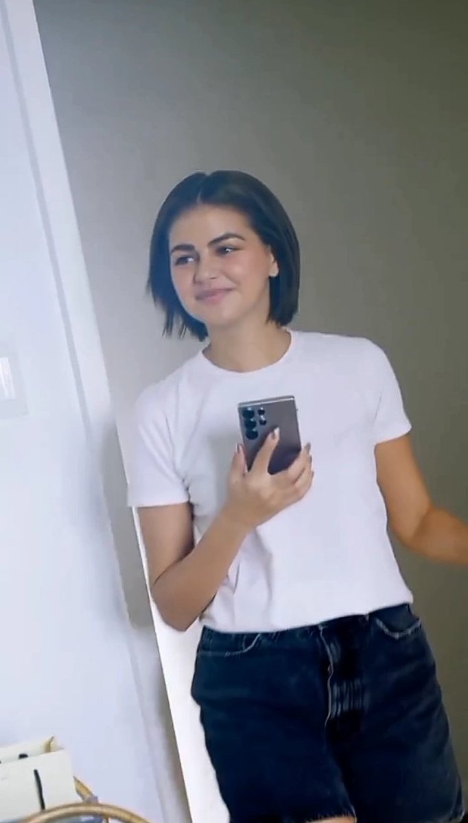 The genuine happiness in her eyes,this shot looks so magical. ✨🥰

#JanineGutierrez Janine Gutierrez <a href="/janinegutierrez/">Janine Gutierrez</a> #TeamGalaxy #GalaxyAI #GalaxyS25Ultra #EchoNine