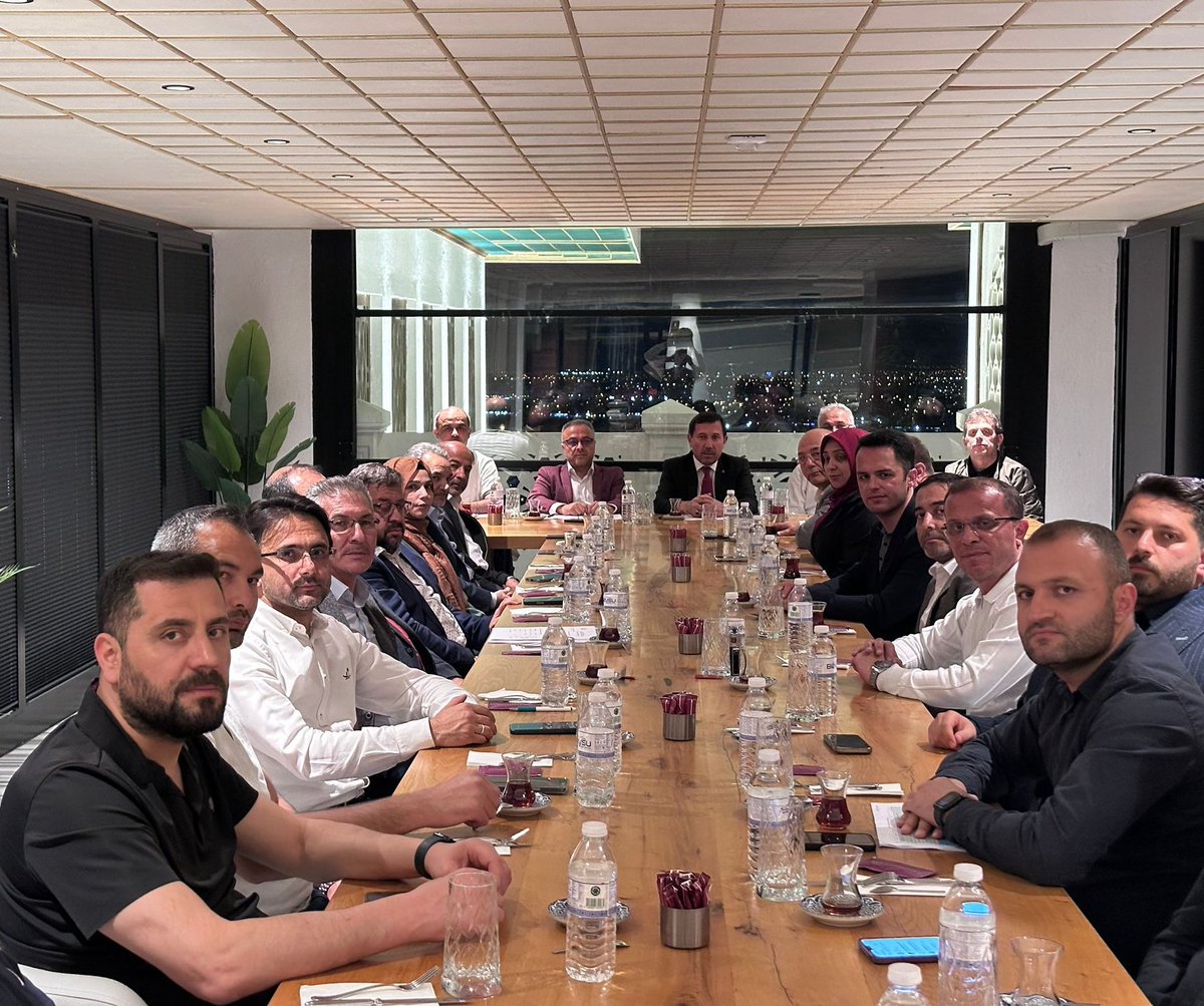 avakifdemirci's tweet photo. Meclis üyelerimizle bir araya gelerek Aylık Grup Toplantımızı gerçekleştirdik. Ortak akıl ve istişareyle ilçemiz için çalışmaya devam ediyoruz.

@hkilca https://t.co/mkwV553StQ