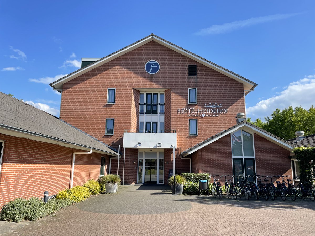 Vandaag zijn <a href="/topossofficial/">TOP Oss</a> en <a href="/mvvmaastricht/">MVV Maastricht</a> te gast bij Fletcher Hotel Nieuwegein en Fletcher Hotel Heidehof.

Wij danken de teams voor hun komst en wensen ze veel succes met de wedstrijd ⚽️

#JAJTOP #CAMMVV #KKD #KeukenKampioenDivisie #MVV #Maastricht #TOPOss #Oss #matchday