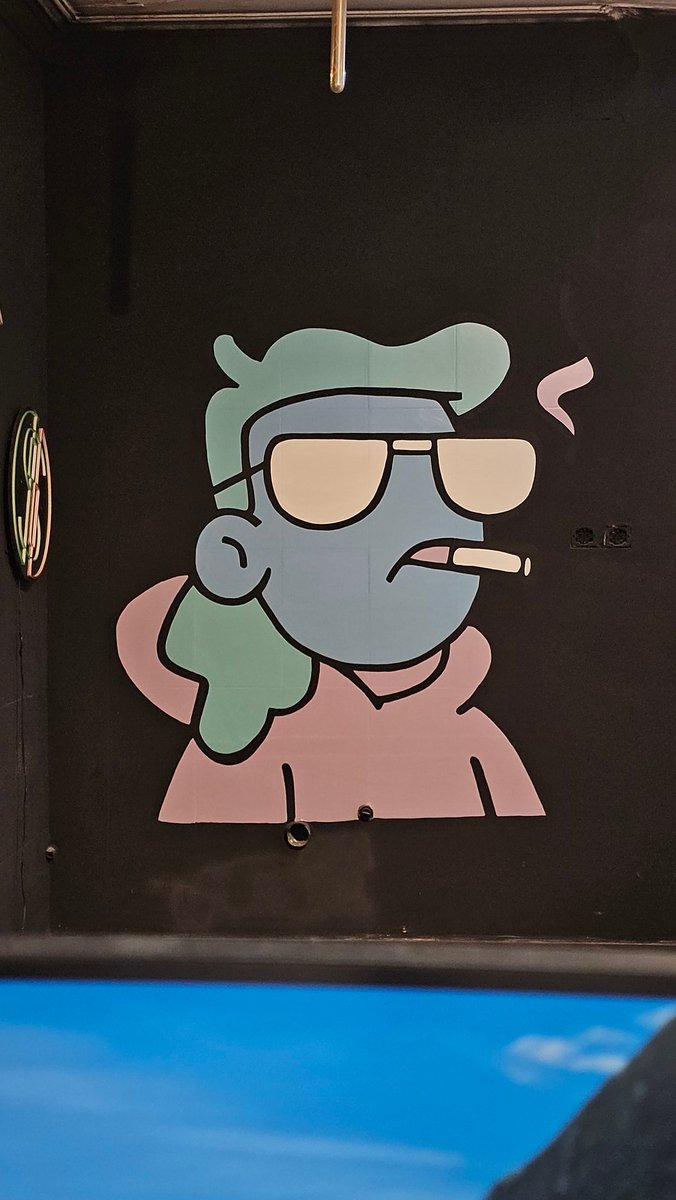 MoneyTribee's tweet photo. I just paint my dood in the studio https://t.co/dpXCiXisC3