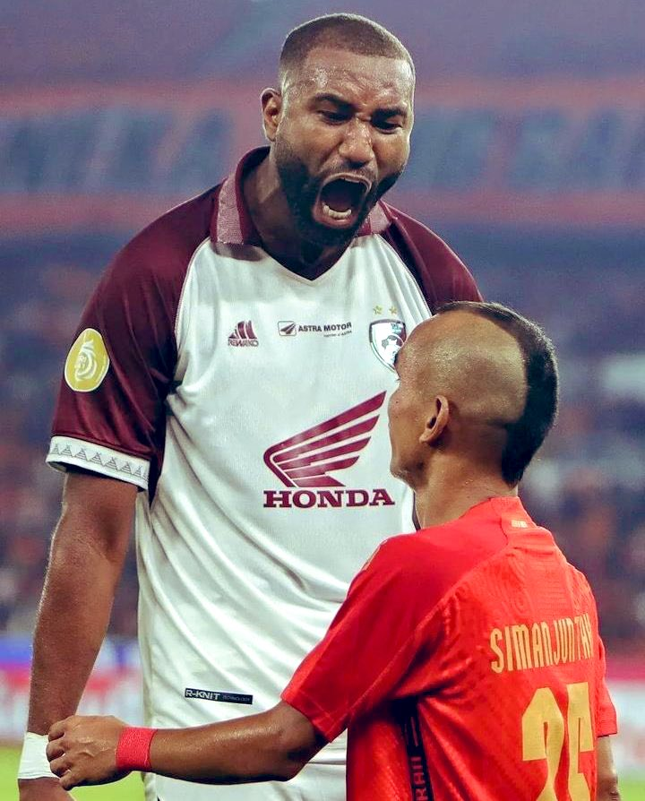 idextratime's tweet photo. ✅ RESMI: Bek PSM Makassar, Yuran Fernandes (30/CB/🇨🇻) dijatuhi hukuman larangan beraktivitas dalam kegiatan sepak bola di Indonesia selama 12 bulan dan denda sebesar Rp25 juta oleh Komdis PSSI karena unggahan yang ia buat di akun sosial media miliknya. https://t.co/NekYoN1pLc