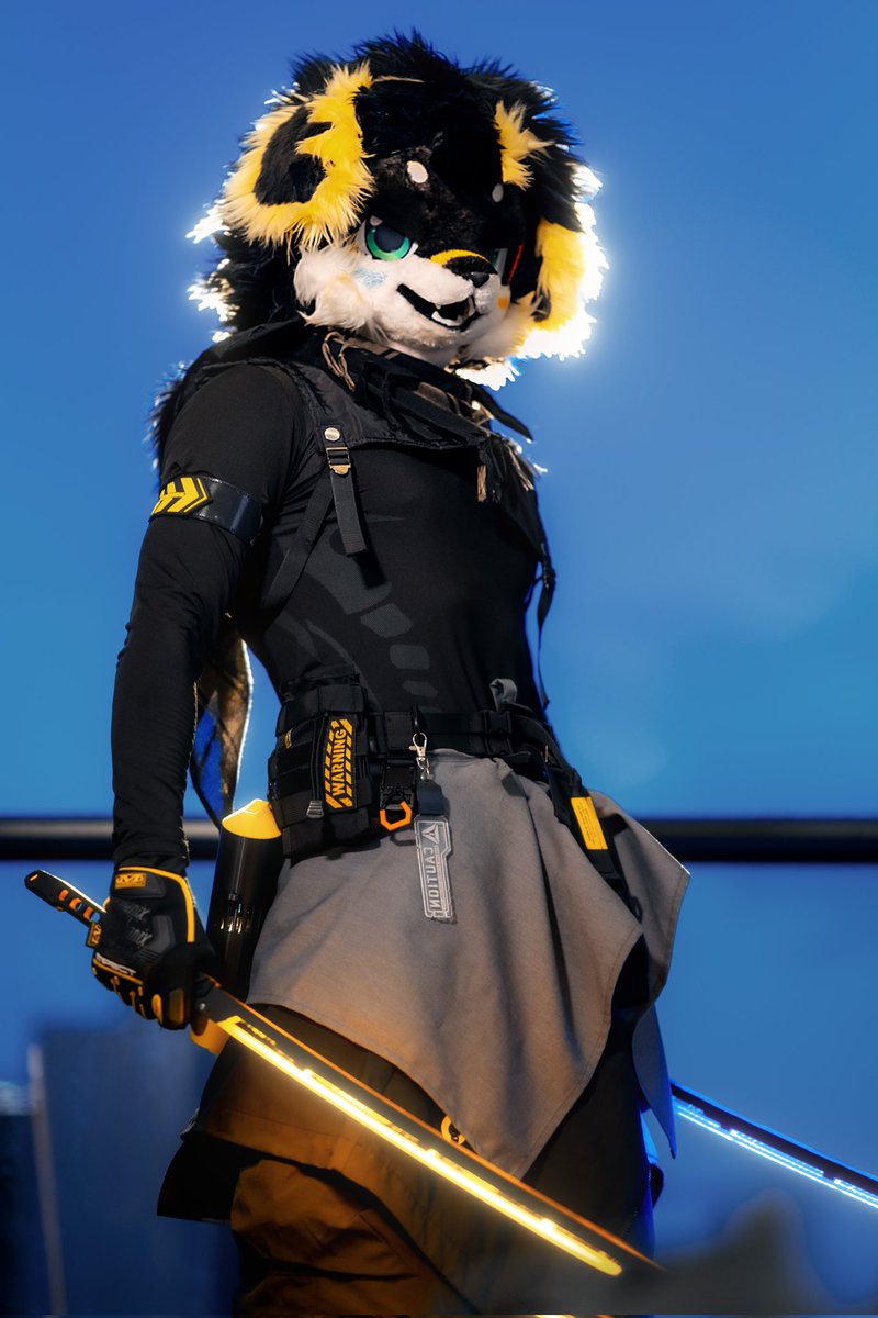 现在，轮到你们逃了

摄影：@多多 
#FursuitFriday