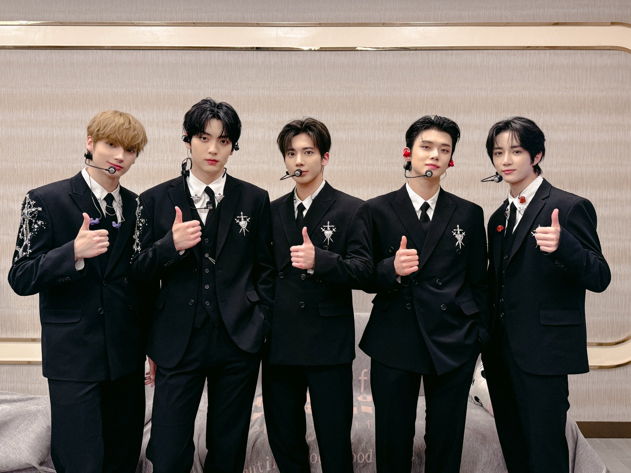 TXT 公式 ACT TOMORROW フーディ M サイズ TXT JAPAN OFFICIAL on X: 