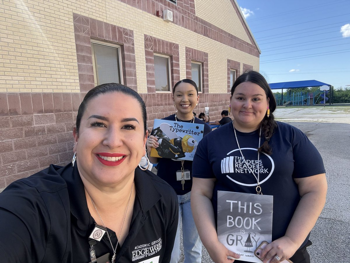 Love these amazing literacy leaders! <a href="/MrsVArroyo/">Valerie Arroyo</a> <a href="/MsACervantes1/">Arissa Cervantes</a>