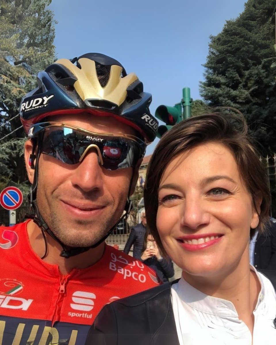 comilara's tweet image. È iniziato il Giro d’Italia 2025! 🚴‍♂️💗
Voglio condividere due foto speciali: Vincenzo Nibali e Ivan Basso, due fuoriclasse che hanno scritto la storia del ciclismo.
Che il Giro abbia inizio!
#GirodItalia #Giro2025 #Nibali #Basso #Campioni