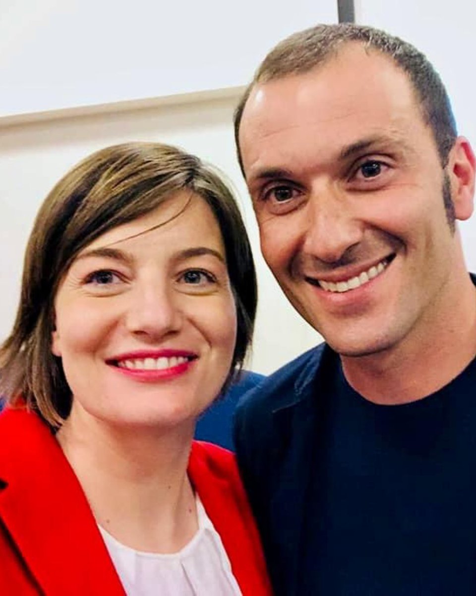 comilara's tweet image. È iniziato il Giro d’Italia 2025! 🚴‍♂️💗
Voglio condividere due foto speciali: Vincenzo Nibali e Ivan Basso, due fuoriclasse che hanno scritto la storia del ciclismo.
Che il Giro abbia inizio!
#GirodItalia #Giro2025 #Nibali #Basso #Campioni