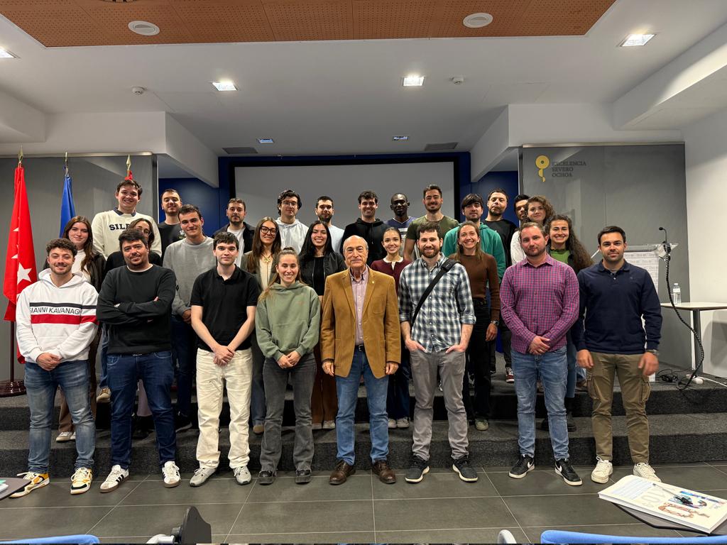 Nazario Martín Group (@nazariolab) on Twitter photo Yesterday, we had the great pleasure of hosting Prof. Jarad Mason from <a href="/Harvard/">Harvard University</a> at <a href="/IMDEA_Nano/">IMDEA Nanociencia 🔬</a>
He gifted us with a fascinating talk about solid refrigerants and microporous water. Yesterday, we had the great pleasure of hosting Prof. Jarad Mason from <a href="/Harvard/">Harvard University</a> at <a href="/IMDEA_Nano/">IMDEA Nanociencia 🔬</a>
He gifted us with a fascinating talk about solid refrigerants and microporous water.