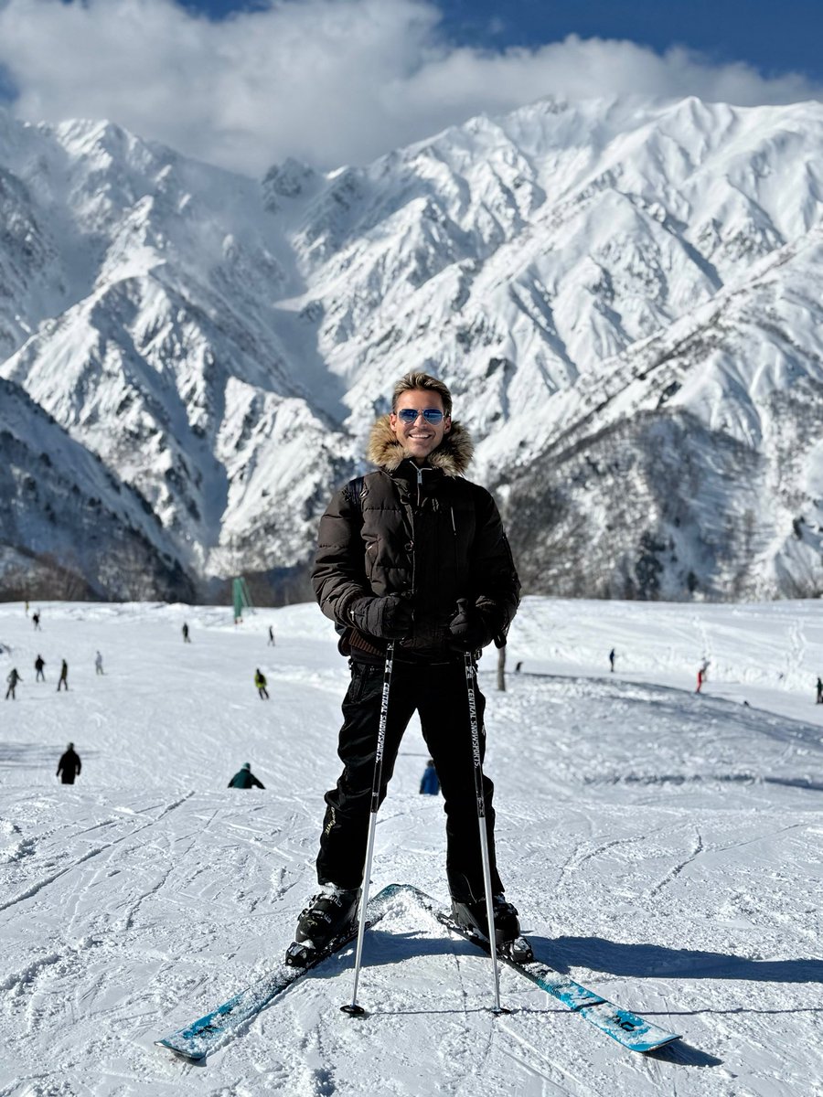 Unos lo ven  todo negro,  yo  lo veo todo blanco  ¿y tú?  😉 #Hakuba #Nagano #Japón ⛷️🇯🇵