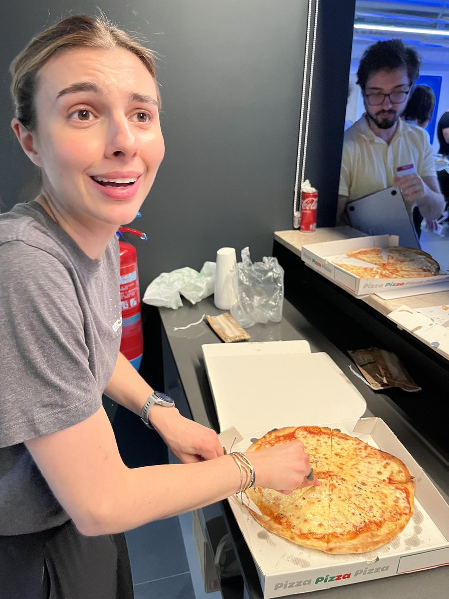 Neuroscientist turned Pizza Cutter 🫡 🍕<a href="/katerinacab/">Dr Katerina Cabolis 👩🏻‍🔬</a>