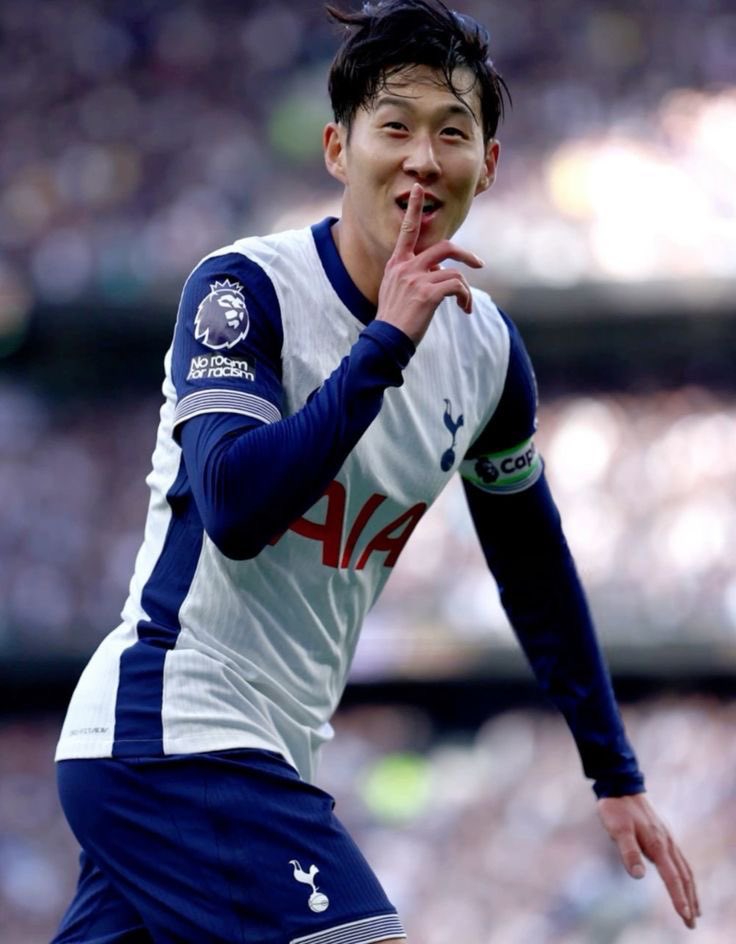 hotspurreports's tweet photo. The thought of Son Heung-Min trophy pictures is making me very happy. https://t.co/lvvmhrvJoH