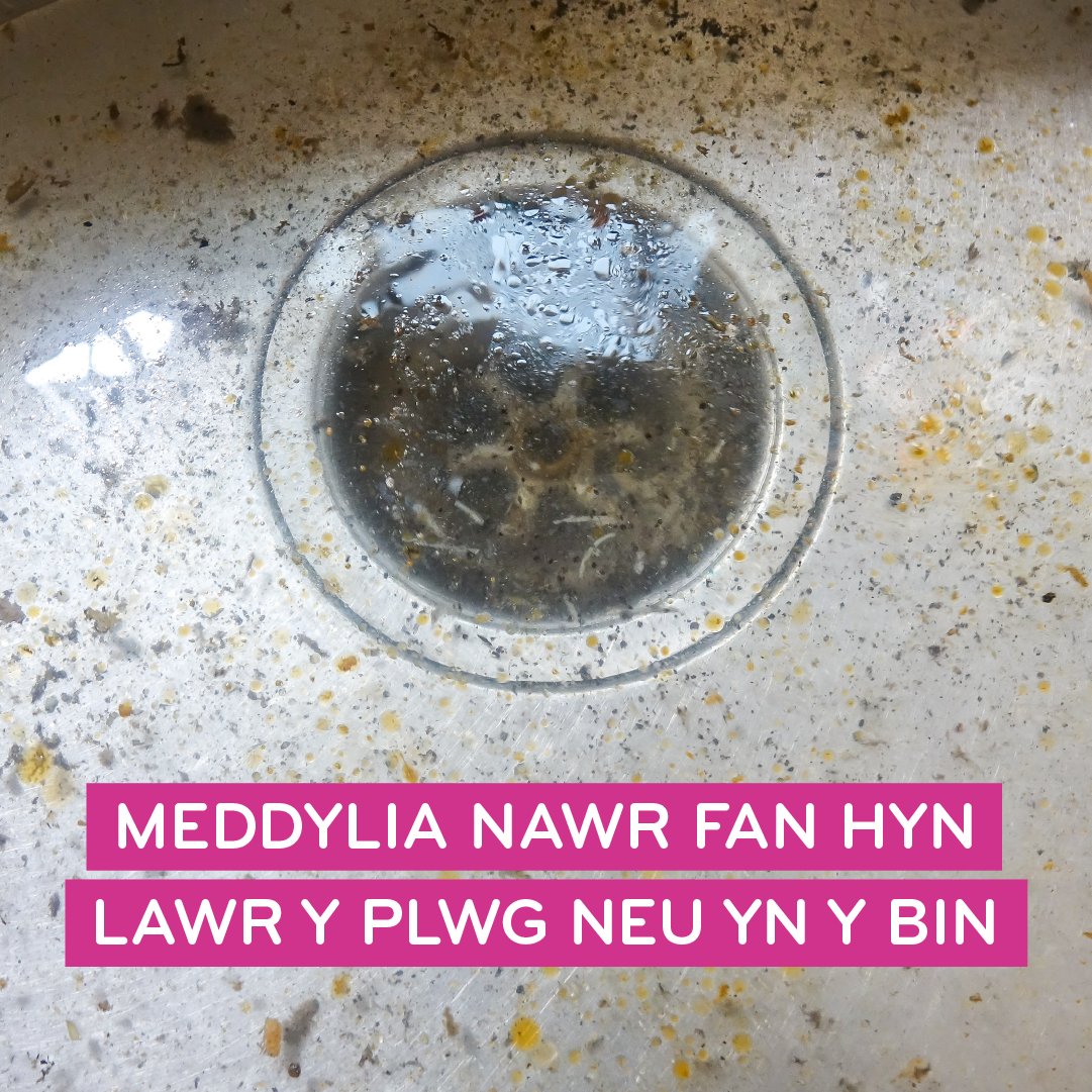 Mae braster, olew a saim yn ceulo'n gyflym ar ôl mynd i lawr y plwg, sy'n gallu blocio pibellau a charthffosydd.

I osgoi problemau, arllwyswch y braster i gynhwysydd addas a'i daflu i'r bin ar ôl iddo oeri.

Am awgrymiadau, ewch i: dwrcymru.com/stopcyncreubloc