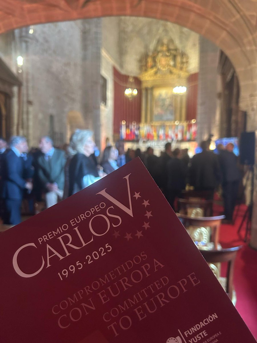 infouex's tweet image. 🇪🇺 @infouex asiste a la ceremonia de entrega de los
#PremioEuropeoCarlosV Este acto reconoce la labor de quienes contribuyen al desarrollo y la integración europea. 
Un honor formar parte de este espacio de reflexión y diálogo en favor del futuro común de Europa. @fundacionyuste