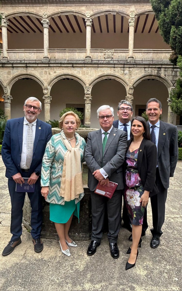 infouex's tweet image. 🇪🇺 @infouex asiste a la ceremonia de entrega de los
#PremioEuropeoCarlosV Este acto reconoce la labor de quienes contribuyen al desarrollo y la integración europea. 
Un honor formar parte de este espacio de reflexión y diálogo en favor del futuro común de Europa. @fundacionyuste