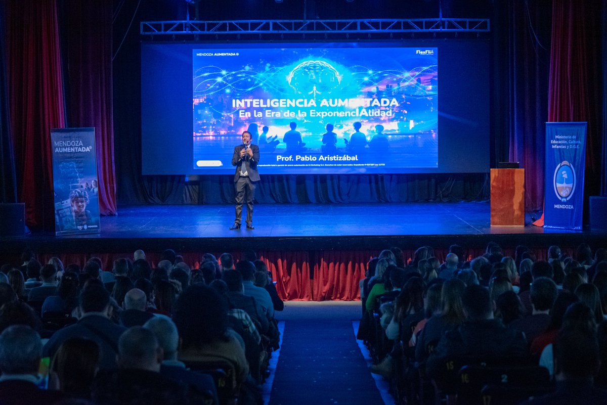 Comenzamos a trabajar con #MendozaAumentada, la plataforma de IA para Lengua, Matemática y Ciencias. 👩🏽‍💻 Hoy, más de 400 directivos y docentes participaron de la primera capacitación. 

🚀 Queremos preparar a nuestros estudiantes para los desafíos del siglo XXI, fortaleciendo