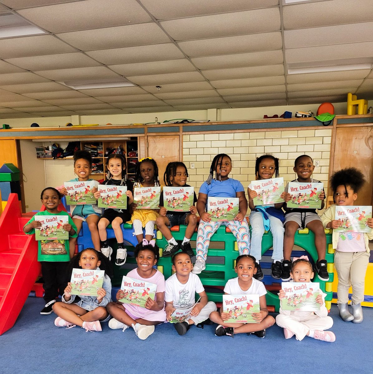 educateknox's tweet image. Huge thanks to @GovLiteracyTN (GELF) for making One Book Read City even more special! Thanks to GELF, every Pre-K student got Hey, Coach!—a perfect pair with Baseball Blow-Up. Their generous support helped bring Pre-K learners into the community-wide literacy fun!