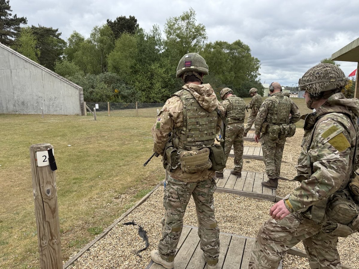 Close Quarter Marksmanship Training

Our #Sappers have been practicing their marksmanship this week. Proficiency in close quarter engagements is critical for soldiers who will likely operate in urban areas.