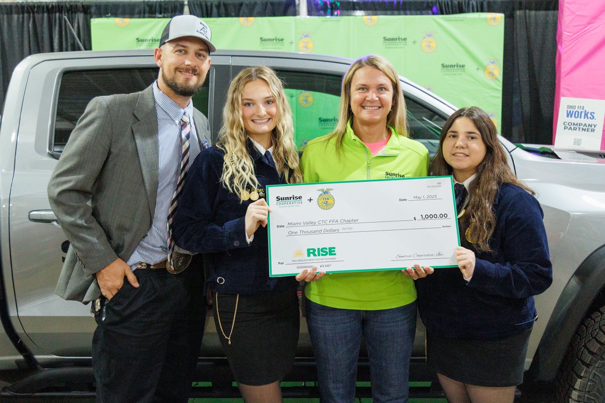 SunriseCoopOH's tweet photo. The #RISEFFACareerProgram is excited to have Josie Stiner &amp; Kayla Thobe from @MiamiEast_FFA chapter. The #RISEProgram is an opportunity for high school seniors who want to jump start their career in #agriculture &amp; come work for us #fulltime. Learn more: https://t.co/sBniiyZGC1 https://t.co/nwO5EQGS45