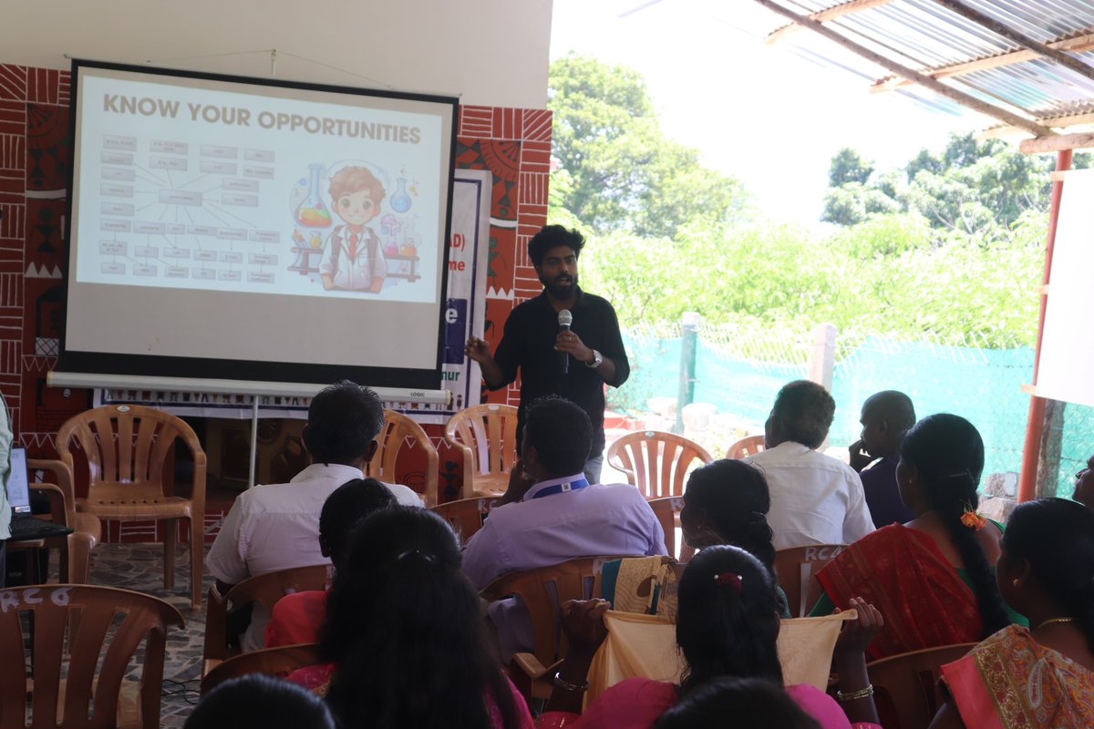 READSathy's tweet image. Carrier Guidance Program&quot;
#READ_INDIA
#ERODE_DISTRICT
#CARRIER_GUIDANCE
#MOTIVATION
#TRIBAL_CHILDREN
#ENCOURAGEMENT
#TRIBAL_CHILDREN_HIGHER_STUDIES
READ organization organized  the Carrier Guidance Program to Tribal children at Hasanur Hills