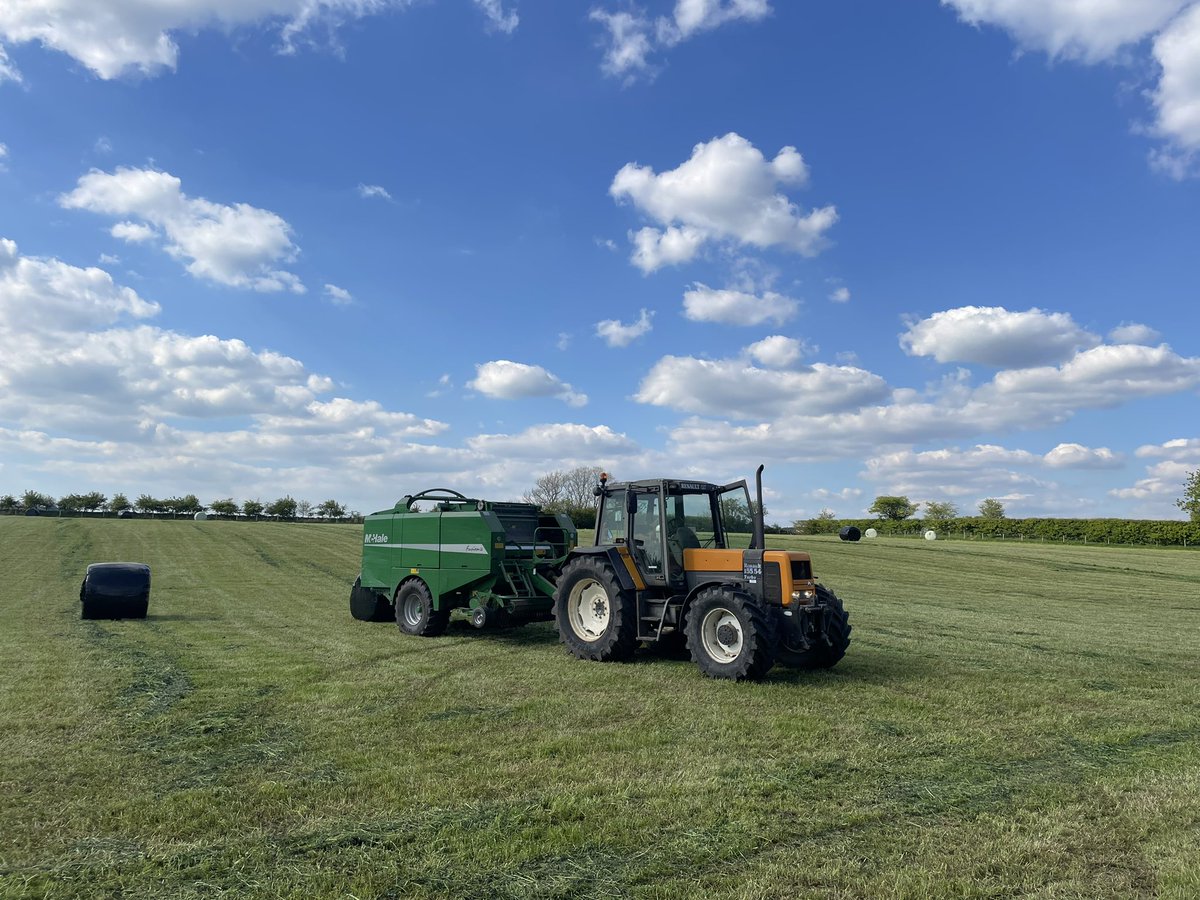 Someone say it's meant to rain on monday?😅🤞🙈 red clover first cut done, 8 bales an acre with only FYM as fertiliser. Pea and barley in and over-sown with red clover ready to take over from the current field.