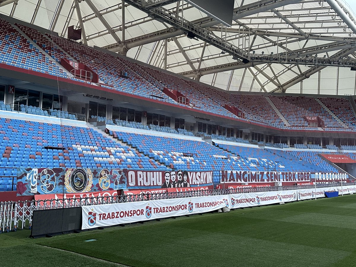 KuzeyTarafi's tweet photo. Tribünümüz hazır, biz hazırız. DOKSAN DAKİKA; TAKIMLA HÜCÜM, TAKIMLA SAVUNMA! 

BİZDE BU YÜREK VARKEN HANGİMİZ SENİ TERK EDER! https://t.co/cbuN1yDQYP