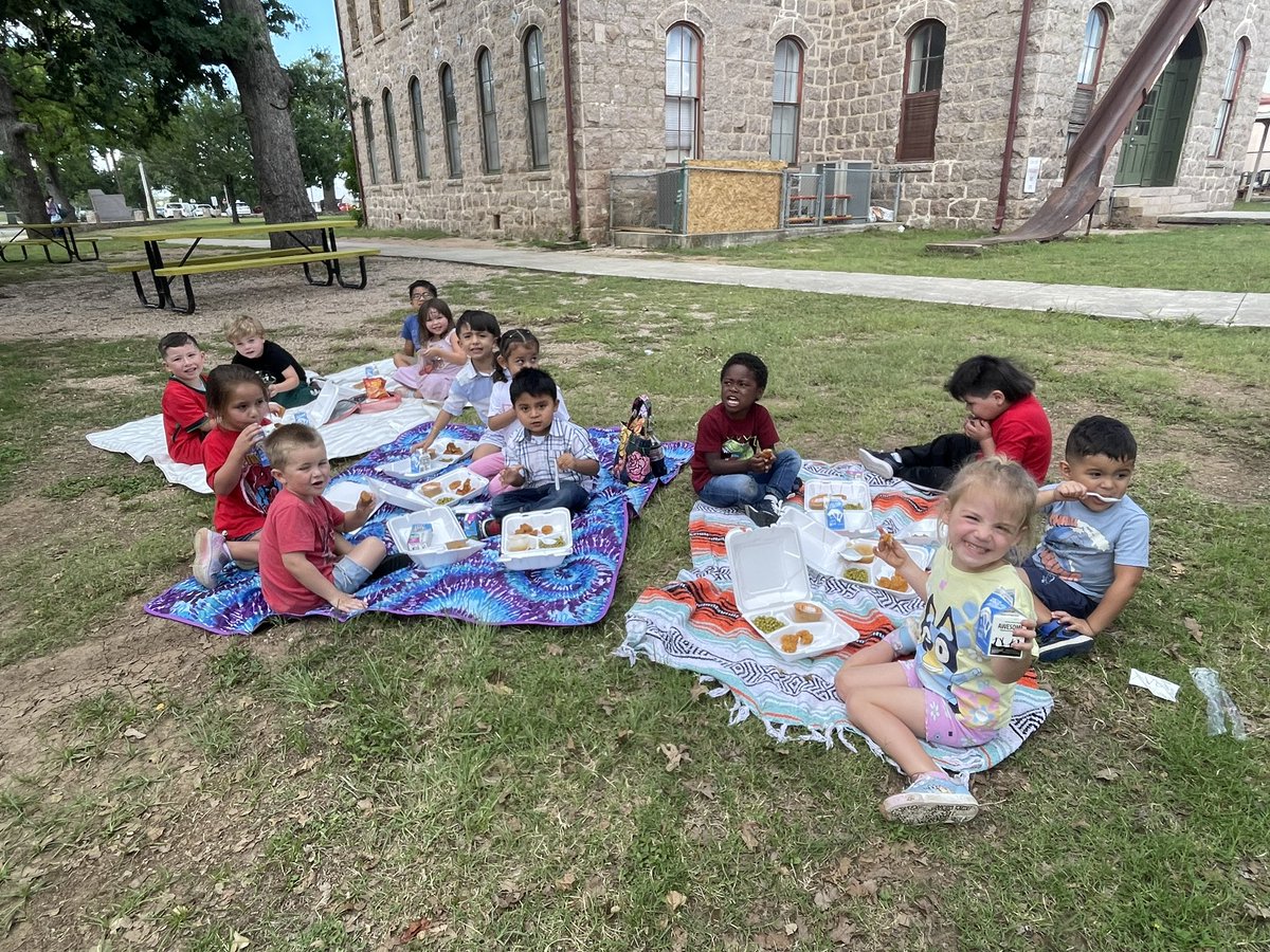 Beautiful weather for our Picnic with Parents lunch today! Thank you to all of our families for joining us!