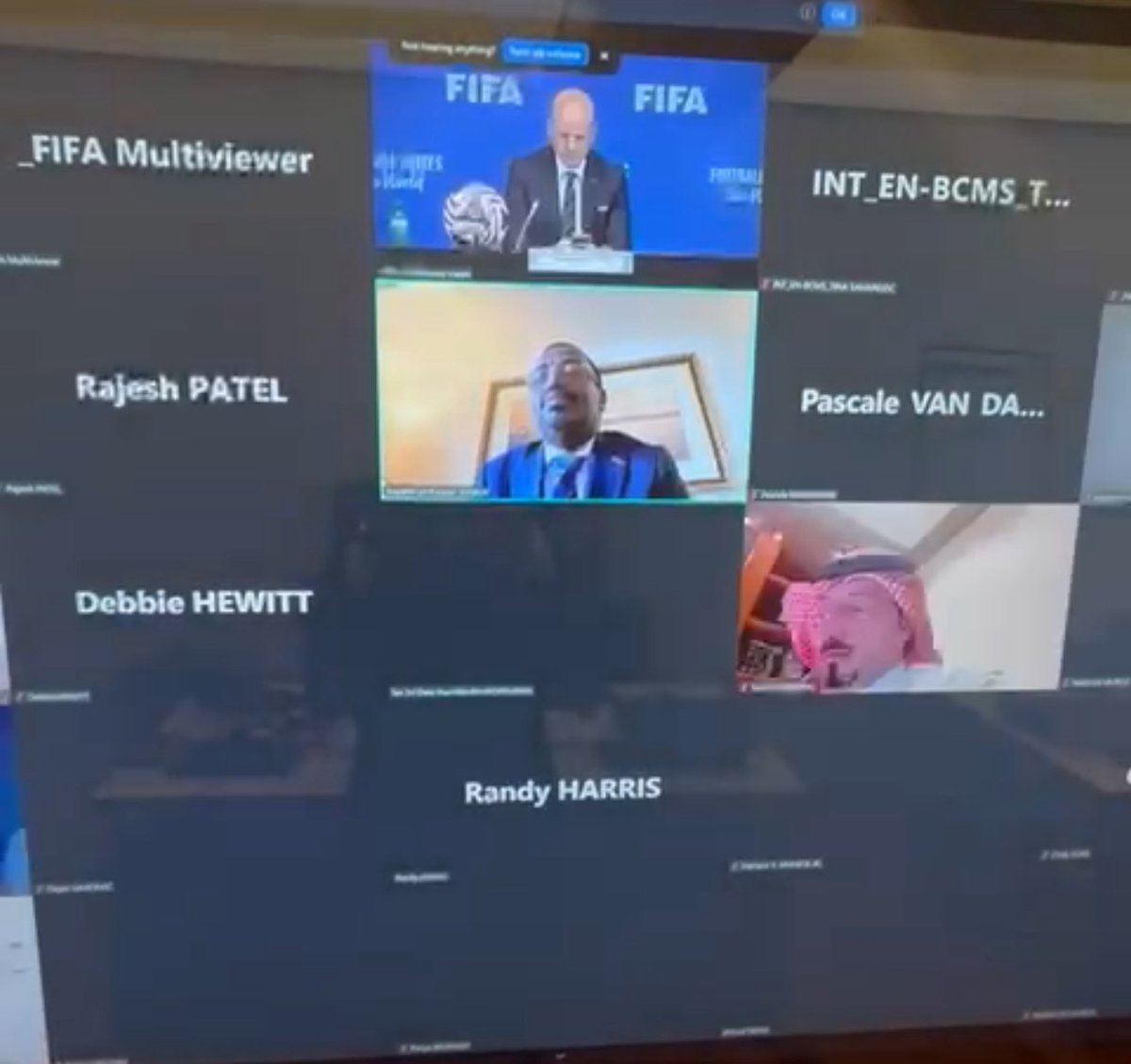 Une nouvelle page s’écrit.
Aujourd’hui le 09 Mai 2025, j’ai participé à ma première réunion en tant que membre du Conseil de la FIFA.
C’est plus qu’un honneur : c’est une responsabilité envers l’Afrique, ses talents, ses rêves et son avenir.
Je porterai chaque voix, chaque