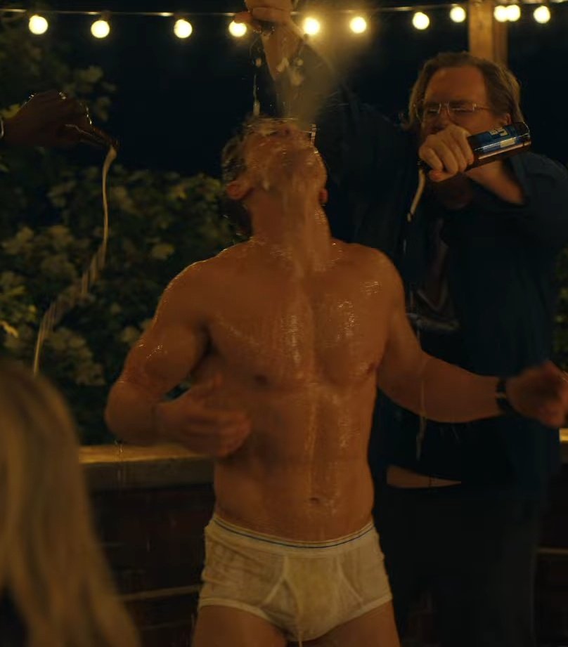 O Vigilante de cuequinha branca na 2ª temporada de Pacificador 🗣️🗣️

O James Gunn gravou essa cena e logo pensou: acho que os gays vão gostar kk