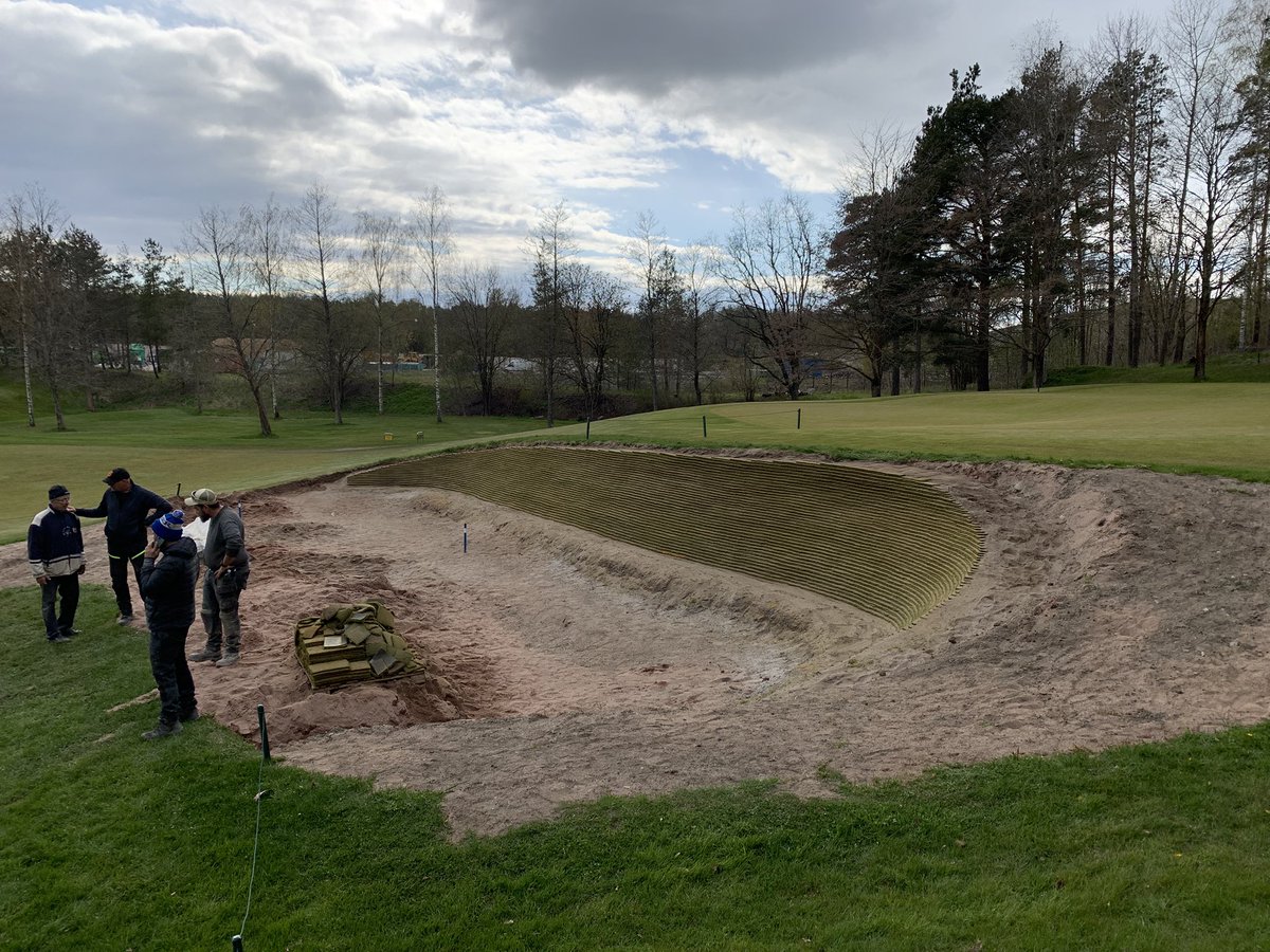 EcoBunkerLtd's tweet image. Rome wasn’t built in a day…but this monster 22sqm ecobunker was. Superb support from staff at Archipelagia GC and Kristoffer Holmstrom from @BernerOy. A memorable day, proving the value of our latest innovation #builditonce #innovation #researchanddevelopment