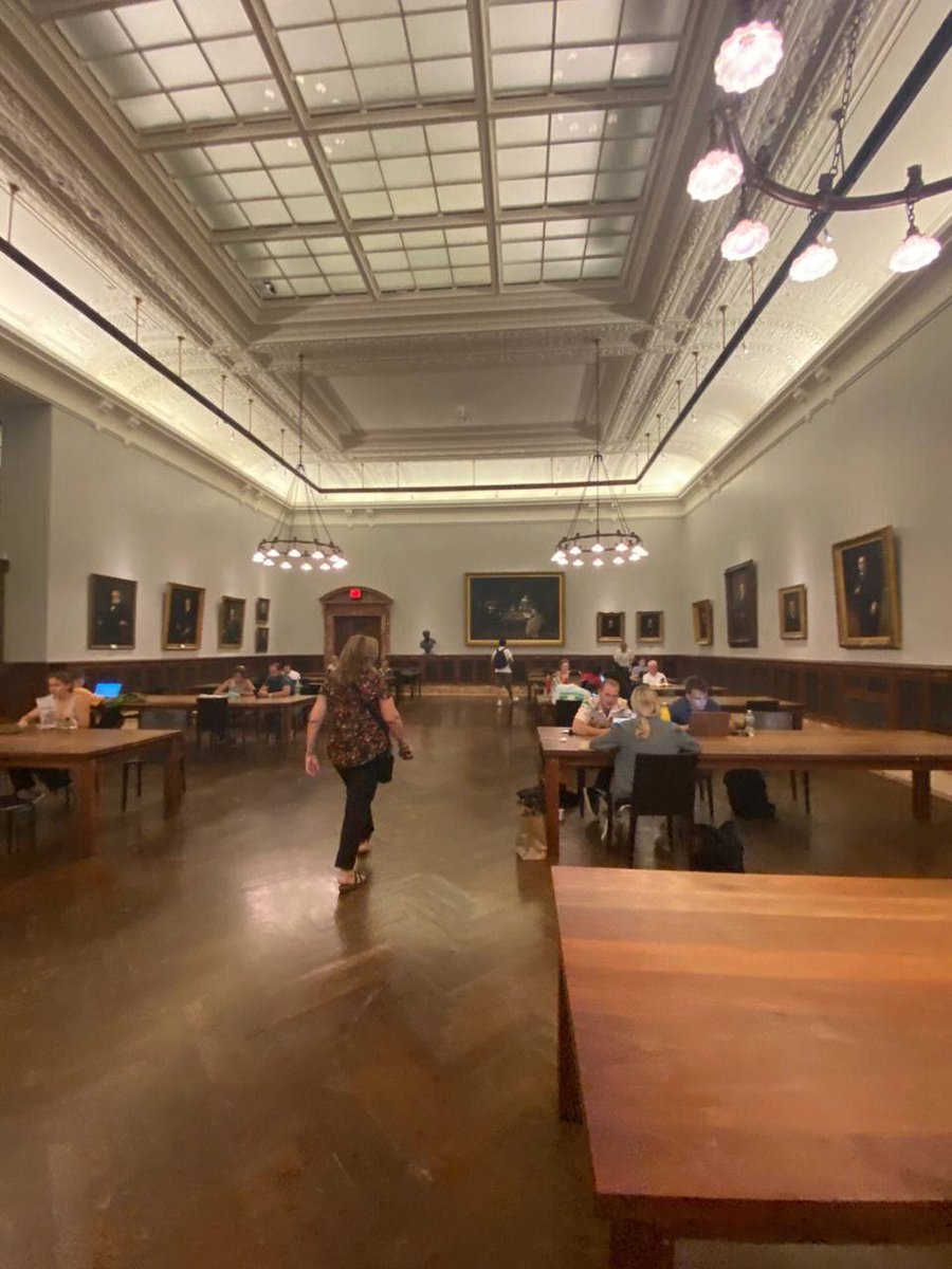 Clever_9Madison's tweet image. Where silence speaks volumes and the scent of old books feels like home 📚✨
Study mode: activated#LibraryVibes #AcademicAesthetic #StudyGrind #DarkAcademia #CollegeLife #HistoricSpaces #BrainFuel