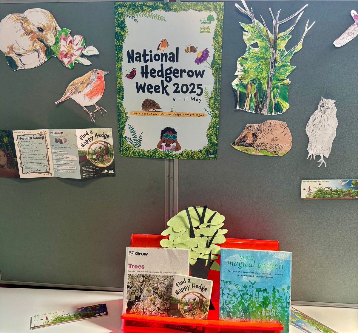 CharltonLib's tweet image. Join us at #CharltonLibrary tomorrow from 10.30-11.30am for the children’s #LibraryFunClub! We’ll be marking #NationalHedgerowWeek by designing hedgehogs 🦔 We also have a display where you can be more inspired by nature 🍃 #LoveYourLibrary