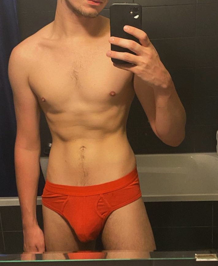 AdamHugoSwimbro's tweet photo. 👋 Hey guys, new here &amp; looking to connect with like-minded kinksters
💦 Speedo lover • himbro arouser • intense bator
😈 Follow for daily 🔞 posts https://t.co/owIf25AeHj