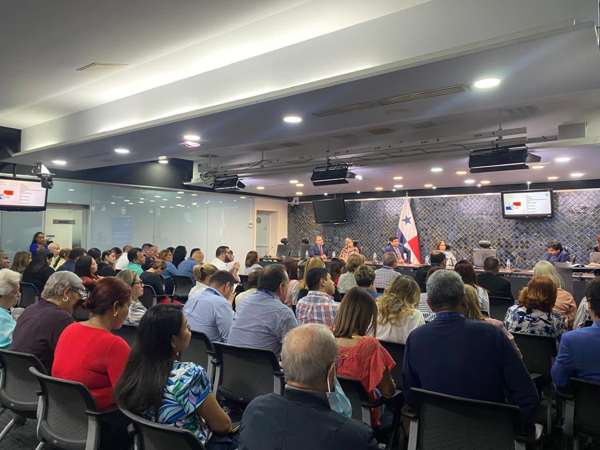 ljconsuegra's tweet image. .@Int_IDEA @idea_int_pa, en colaboración con el @CIEPSPanama y el Centro de Estudios Parlamentarios @asambleapa, con el apoyo de @UEenPanama celebró conferencia “Los Legisladores Importan”, con la presentación de Dra Mercedes García Montero, del Centro de Iberoamérica de @usal