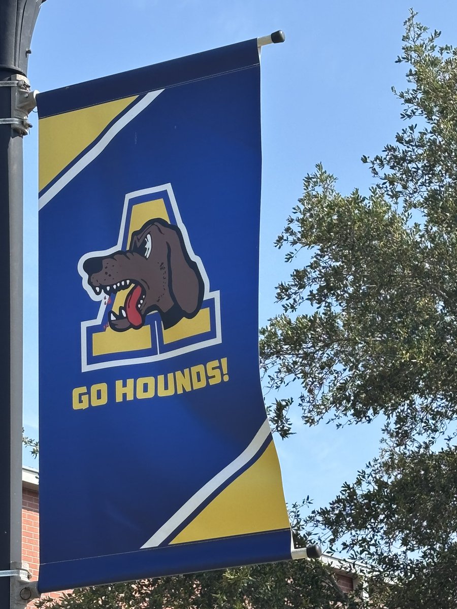 Coach Dodson 🏈 🗺️🧗🏿♂️🏆 (@coachdodson13) on Twitter photo <a href="/coach_thamas66/">Coach Thomas</a> great energy on campus a lot of excitement for tonight. It was great to meet you and the staff looking forward to following this program. #houndandpound <a href="/coach_thamas66/">Coach Thomas</a> great energy on campus a lot of excitement for tonight. It was great to meet you and the staff looking forward to following this program. #houndandpound