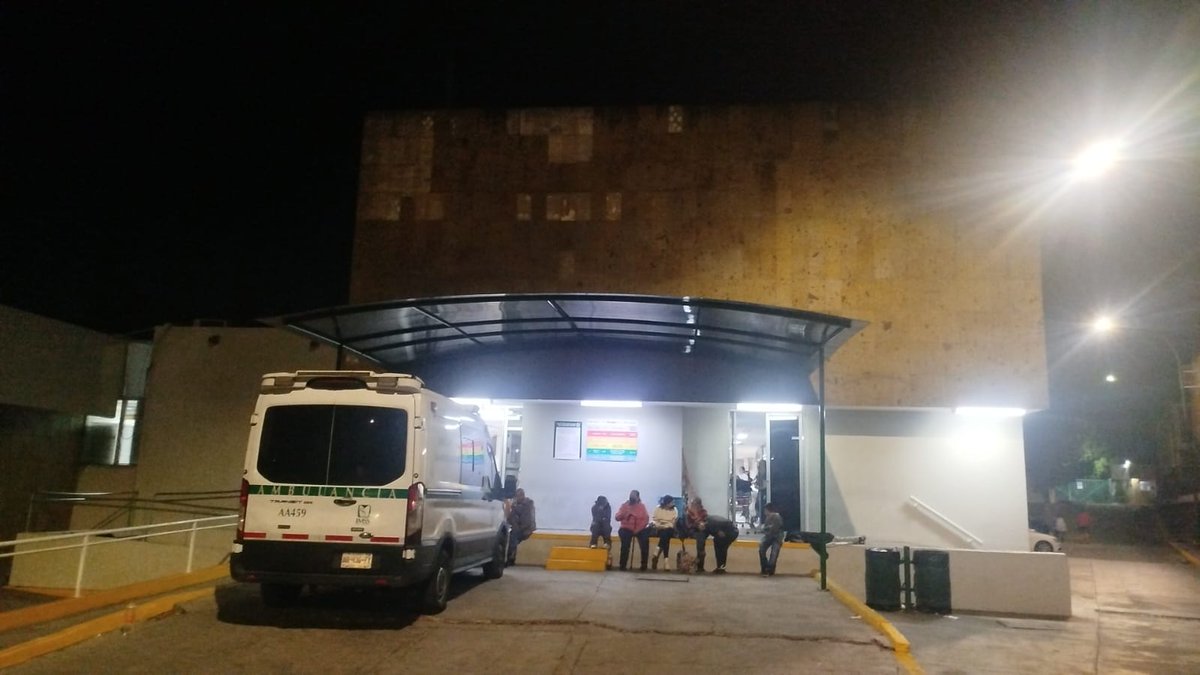 🚨 Muere trabajador tras caer de antena en #Ocotlán

Fue trasladado al IMSS, pero no logró sobrevivir. Fiscalía y Forenses ya investigan el caso.

Lee los detalles aquí 👉 decisiones.com.mx/zmo/ocotlan/oc…