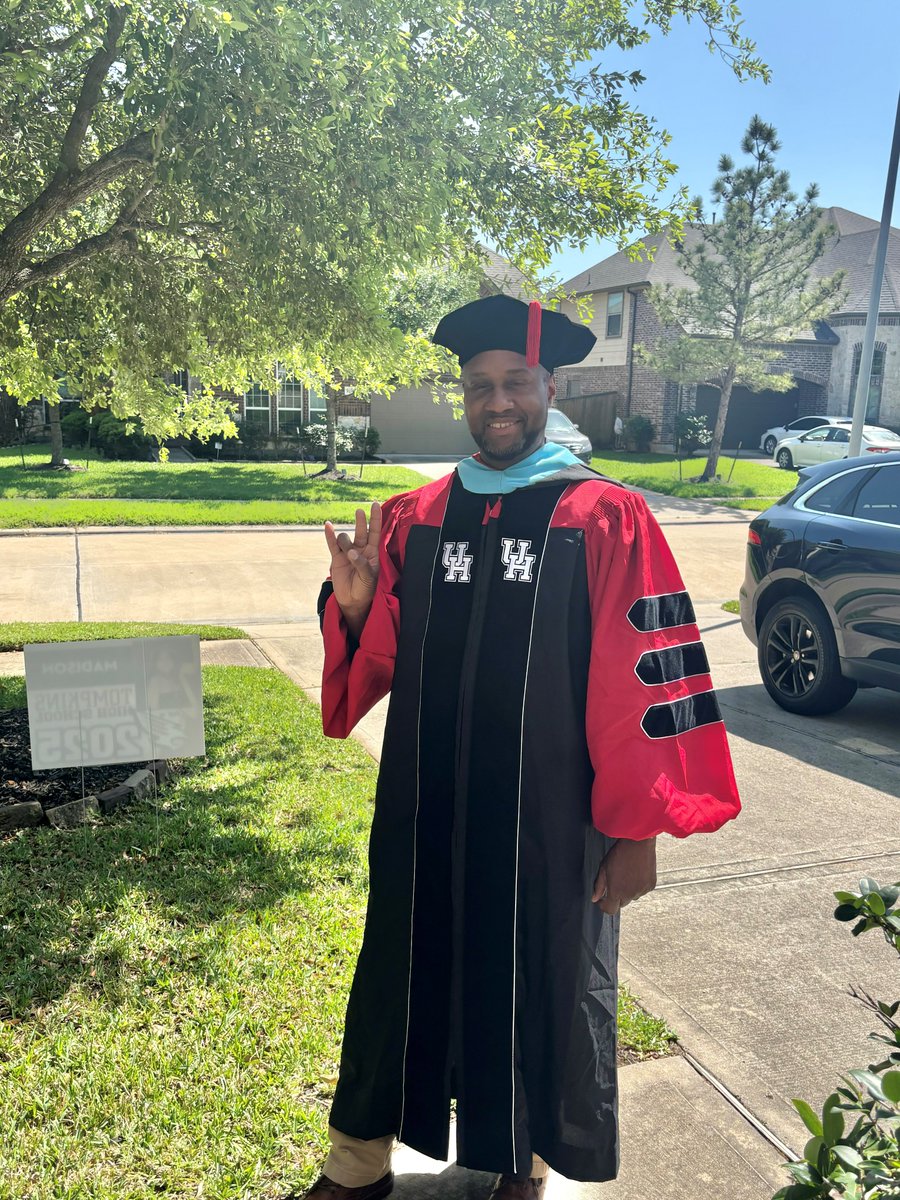 We have a new Dr. in the Nest!  Congratulations to our very own Dr. Jay Matthew for earning his Doctorate last night from UH.  We are so very proud of you!

#tfw #fp1440
