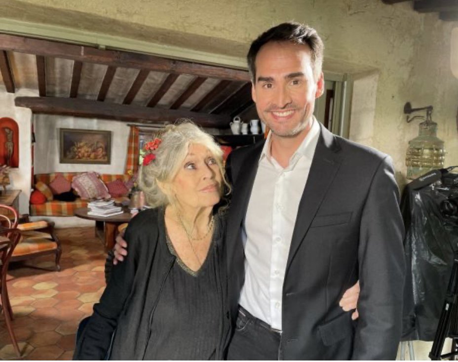 Jean-François Guyot (@jfguyot) on Twitter photo Lundi 12 mai dès 7h45 et tout au long de la journée, <a href="/BFMTV/">BFMTV</a> proposera une interview exclusive de <a href="/brigitte_bardot/">Brigitte Bardot</a>, diffusée en intégralité à 21h. Plus de 10 ans après son dernier entretien filmé, elle répondra aux questions de <a href="/StevenBellery/">Steven Bellery</a>, chef du service Culture de BFMTV Lundi 12 mai dès 7h45 et tout au long de la journée, <a href="/BFMTV/">BFMTV</a> proposera une interview exclusive de <a href="/brigitte_bardot/">Brigitte Bardot</a>, diffusée en intégralité à 21h. Plus de 10 ans après son dernier entretien filmé, elle répondra aux questions de <a href="/StevenBellery/">Steven Bellery</a>, chef du service Culture de BFMTV