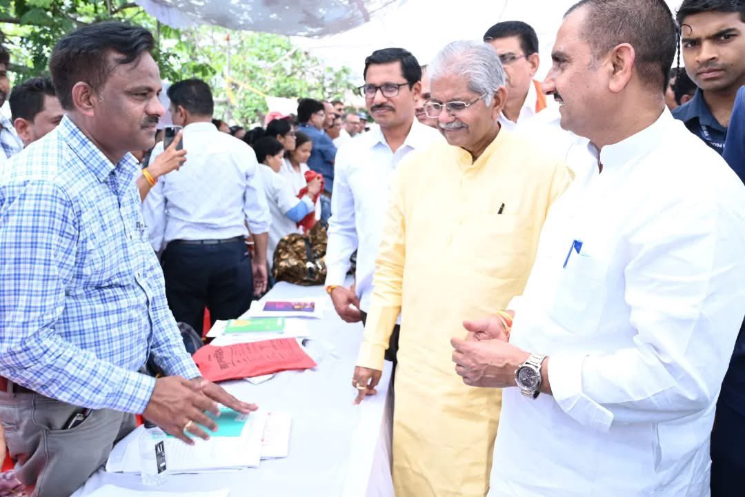 tokhansahu_bjp's tweet image. आज बिलासपुर संसदीय क्षेत्र कार्यालय में जनता से मुलाकात कर उनकी समस्याएं सुनीं और त्वरित समाधान के लिए संबंधित अधिकारियों को निर्देश दिए।

📍बिलासपुर 

@bjp4cgstate @bjp4india #hamarsansadhamartokhan #PublicEngagement #solutionfocused #bilaspur #raipur #chhattisgarh #india