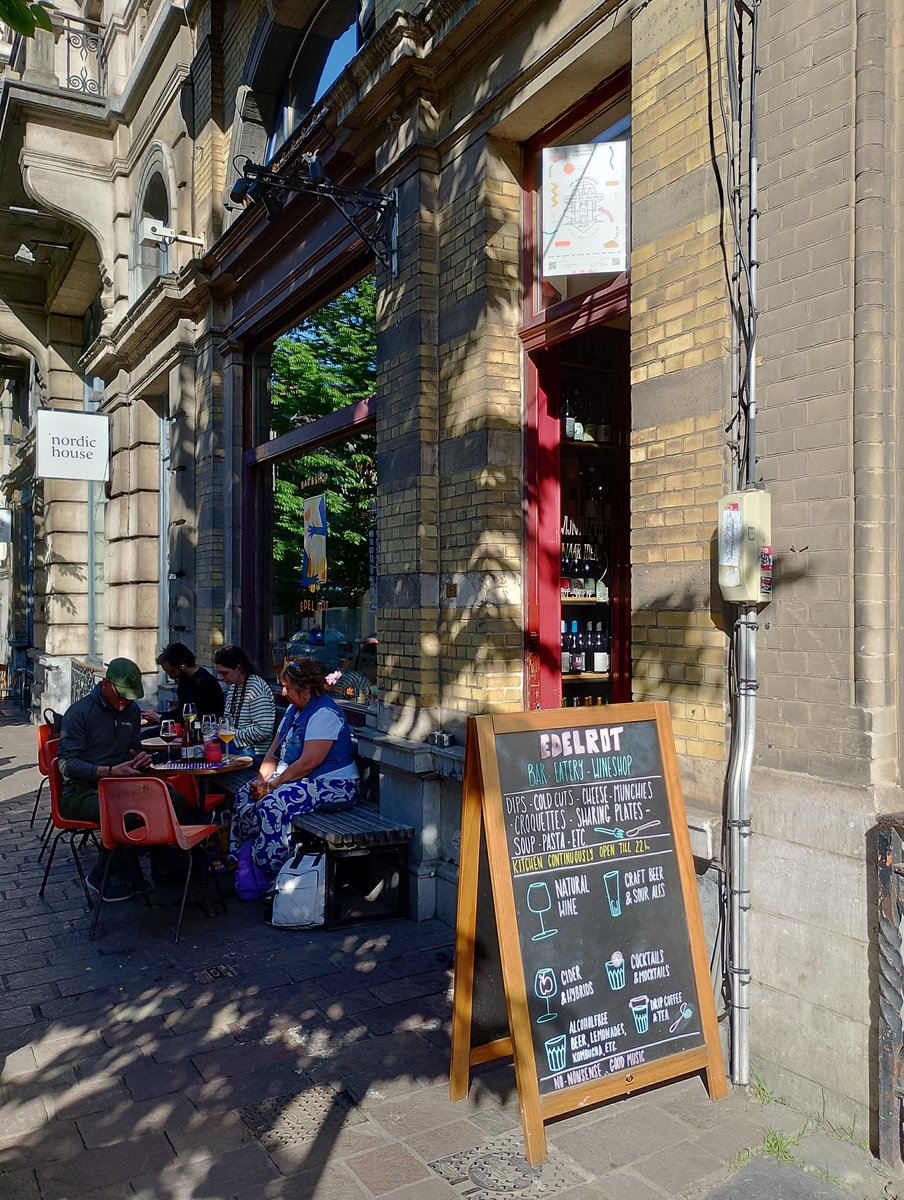 And another great recommendation from a beer buddy is this quirky wee bar in Ghent! Proper local brews and friendly, knowledgeable staff 🍺👌