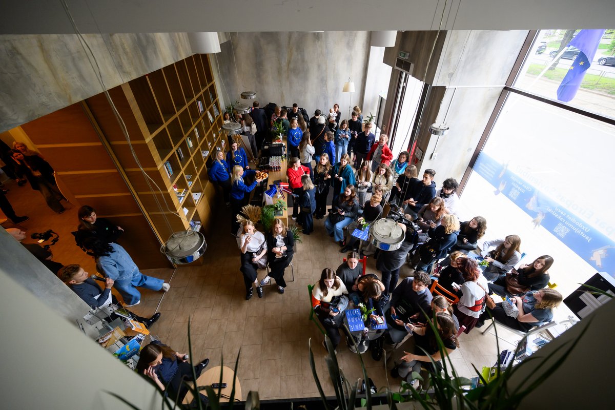 🇪🇺 Priecīgu Eiropas dienu! Šodien mēs atzīmējam mieru, vienotību un vērtības, kas mūs vieno. Ieskaites, kā mums gāja Eiropas dienas svinībās “Eiropas kafejnīcā!” šeit: ej.uz/EiropasKafejni…