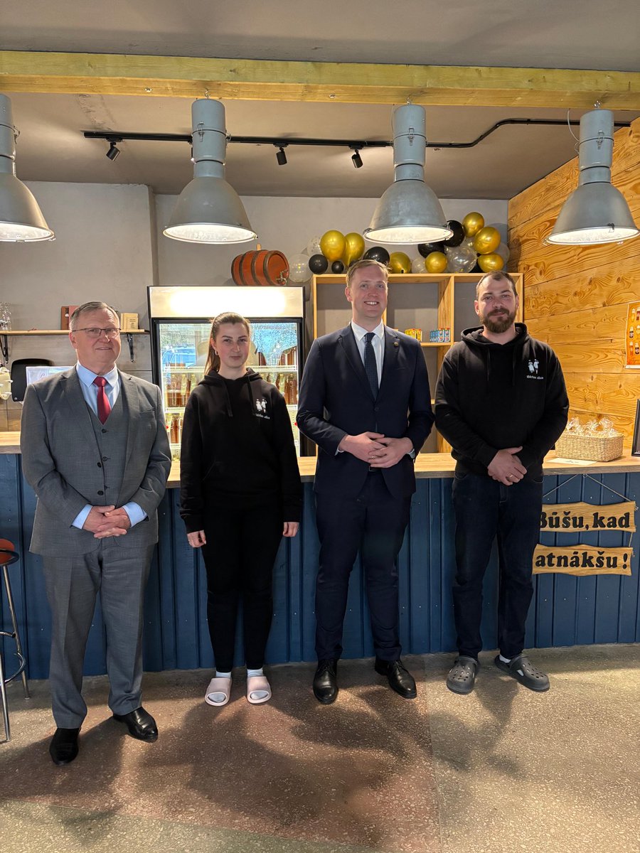 Šobrīd jau ar, manuprāt, skaistāko logo starp visiem konkurentiem!
Bārtas alus ražotnē— dzirdēju, redzēju un sajutu cik liela apņēmība un ticība ielikta šajā darbā.
Tas apliecina: ar degsmi un mērķtiecību iespējams īsā laikā izveidot uzņēmumu, kas kļūst par sava novada simbolu.