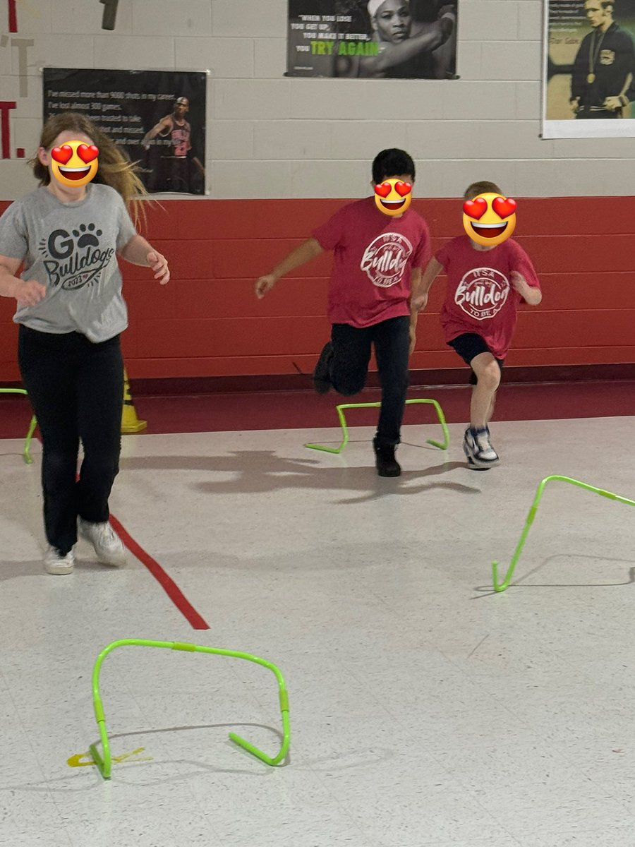 christenpointer's tweet image. Running Hurdles! @MNPS_kidshealth @DES_Bulldogs #MNPSWellnessWeek2025