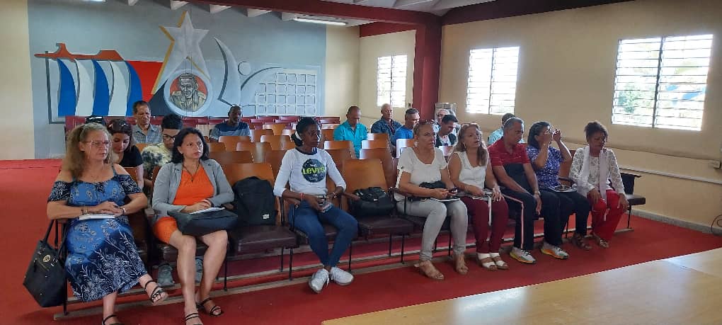 Con el tema,La comunicación en la gestión del directivo se desarrolló la preparación de cuadros,reservas y canteras en la Facultad de Cultura Física y Deportes de la <a href="/univholguinera/">UniversidadHolguin</a>.
#HolguinSi
<a href="/JvelabVela/">jessica vela batista</a> <a href="/AniuskaOrtizP/">Aniuska Ortiz</a> <a href="/CubaMES/">MES</a> <a href="/LERuizM/">Luis Ernesto UHo 🇨🇺</a>