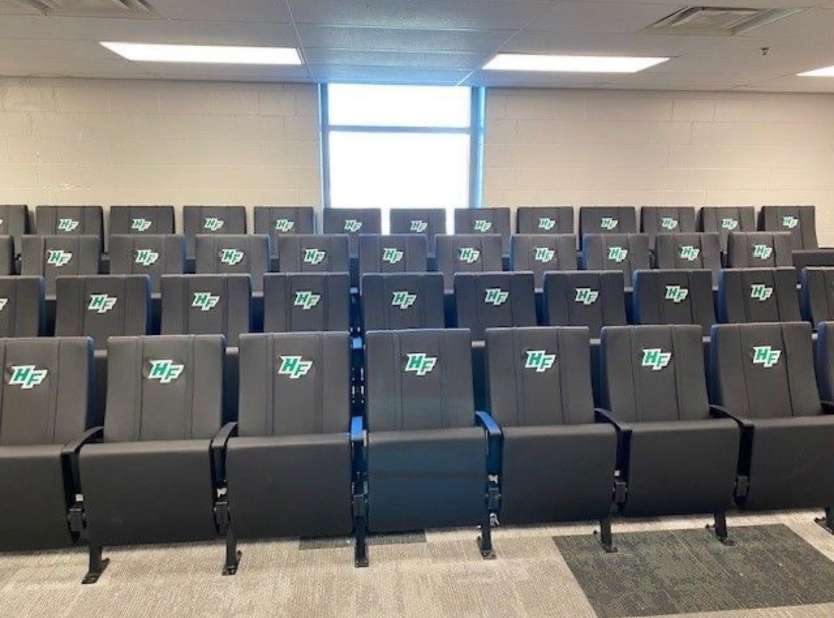 Corbin_GameOne's tweet image. Custom seating for your meeting rooms, coaches offices, admin etc… we have you!
