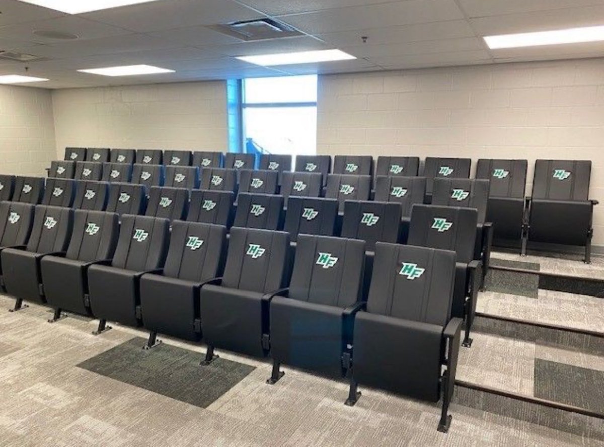 Corbin_GameOne's tweet image. Custom seating for your meeting rooms, coaches offices, admin etc… we have you!