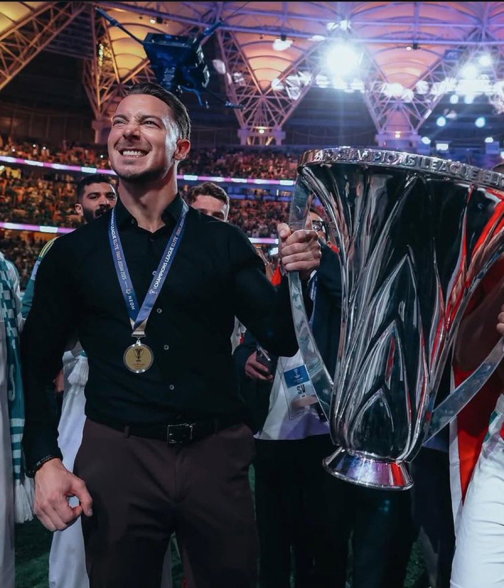 هو اساس النجاح لا اداره ولا غيرها
البطوله جات بسبب الجمهور الي رفض رحيله وبسب المدرب الي تحمل كل المشاكل الادارية وتحمل التهميش وعدم اعطاءه مطالبة وتصرف بكل هدوء واشتغل على العناصر الي عنده الى ان تحقق الانجاز الكبير

هل تتم مكافئتنا ومكافئته برحيله ؟ 

#التفريط_بماتياس_مرفوض