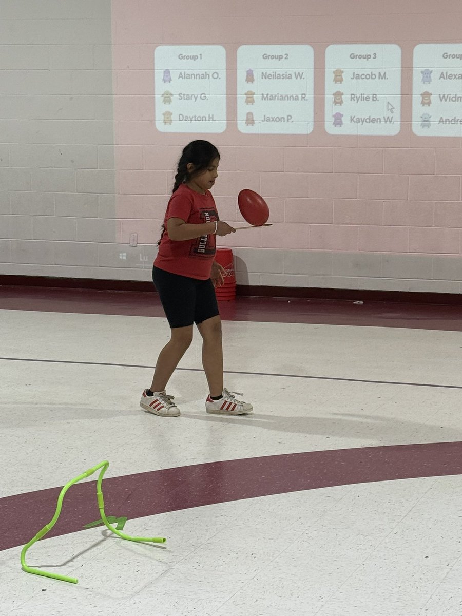 christenpointer's tweet image. Concentrating! @MNPS_kidshealth @DES_Bulldogs #MNPSWellnessWeek2025