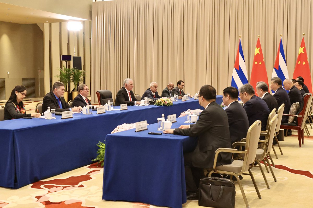 Bruno Rodríguez P (@brunorguezp) on Twitter photo Acompañé al Presidente <a href="/DiazCanelB/">Miguel Díaz-Canel Bermúdez</a> en encuentro con SG PCCh y Presidente #China Xi Jinping
Se destacó firme consenso de ambas naciones de continuar profundizando estratégicos vínculos bilaterales, como parte voluntad común de construir Comunidad de Futuro Compartido #Cuba-China Acompañé al Presidente <a href="/DiazCanelB/">Miguel Díaz-Canel Bermúdez</a> en encuentro con SG PCCh y Presidente #China Xi Jinping
Se destacó firme consenso de ambas naciones de continuar profundizando estratégicos vínculos bilaterales, como parte voluntad común de construir Comunidad de Futuro Compartido #Cuba-China