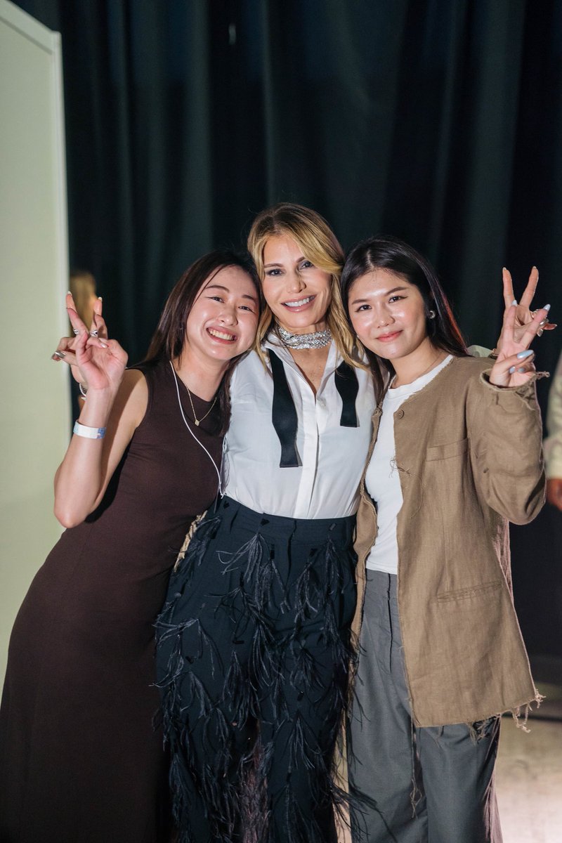 lorenridinger's tweet image. Leadership isn’t about being in charge — it’s about showing up with heart, vision, and the courage to go first.

If you’re ready to lead with purpose, drop a “YES” below — or tag someone who’s paving the way.

#LeadWithPurpose #LorenRidinger #VisionDriven #WomenWhoLead…