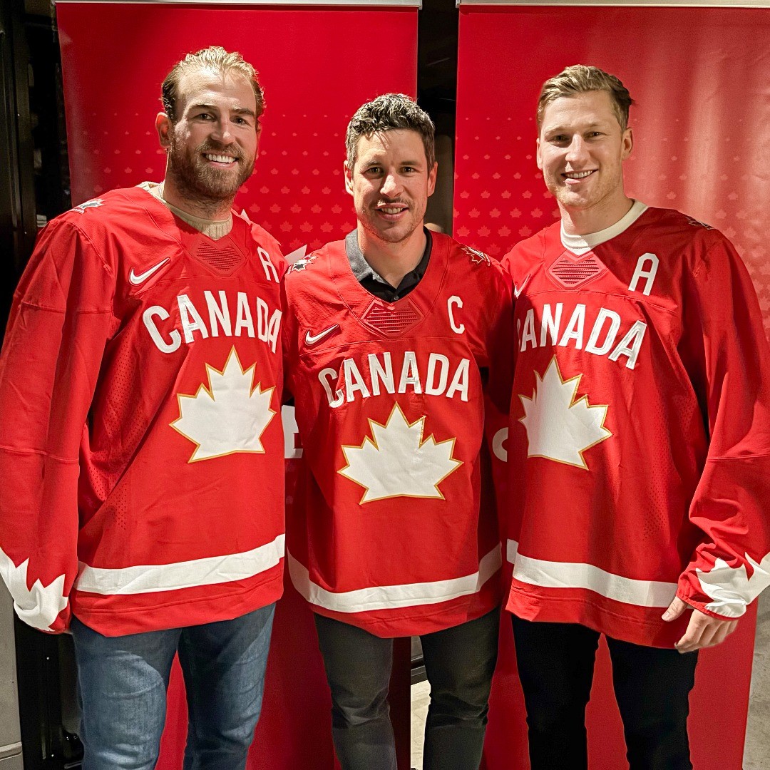 Meet the captains! / Voici nos capitaines! 🇨🇦

C: Sidney Crosby (<a href="/HockeyNS/">Hockey Nova Scotia</a>)
A: Nathan MacKinnon (<a href="/HockeyNS/">Hockey Nova Scotia</a>)
A: Ryan O’Reilly (<a href="/OHFHockey/">Ontario Hockey Federation</a>)

#MensWorlds | #MondialMasculin