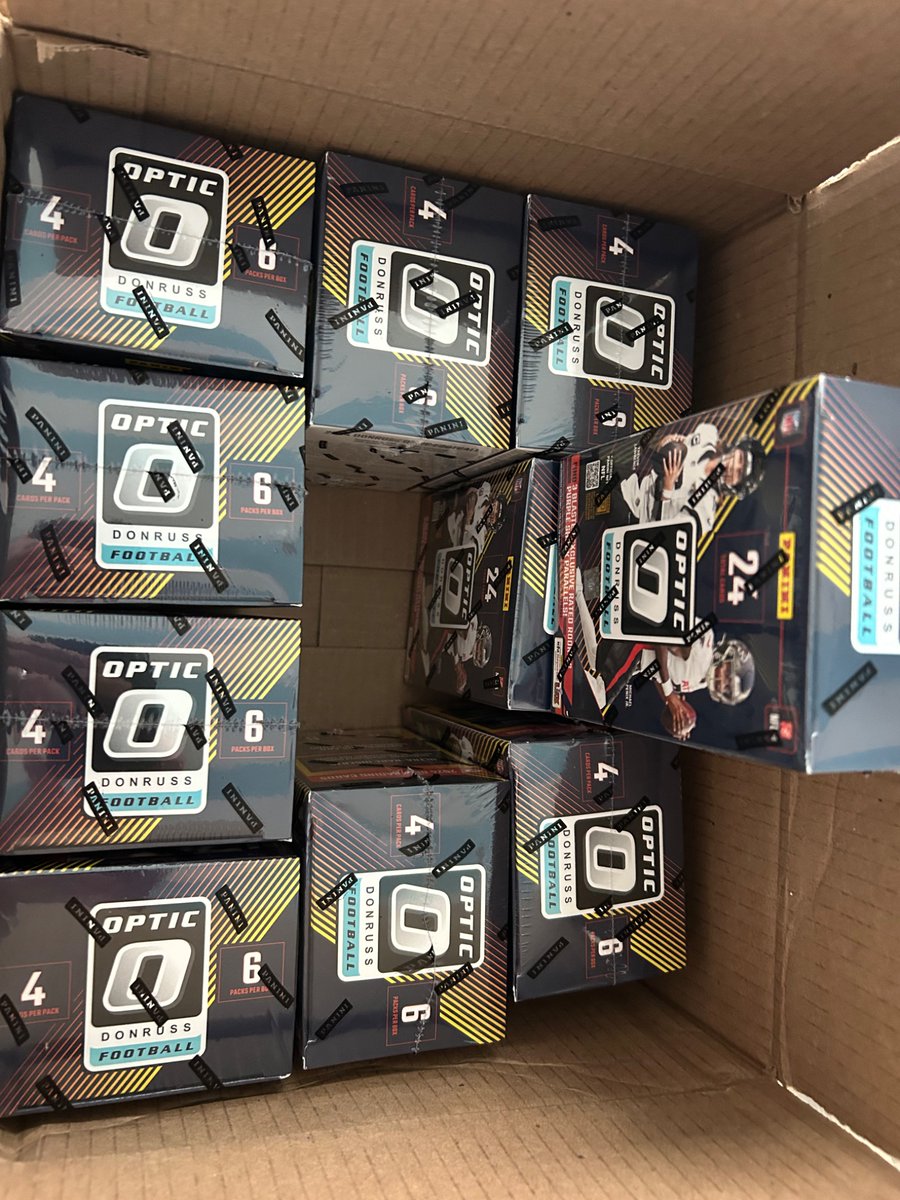 CardKingsStack's tweet image. 9 for sale. Dm me #TheHobbyFamily